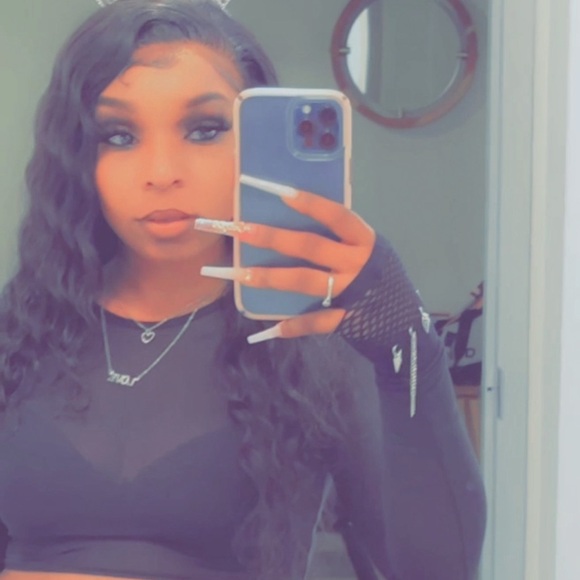 Meet your Posher, Marticia - Picture 1 of 1